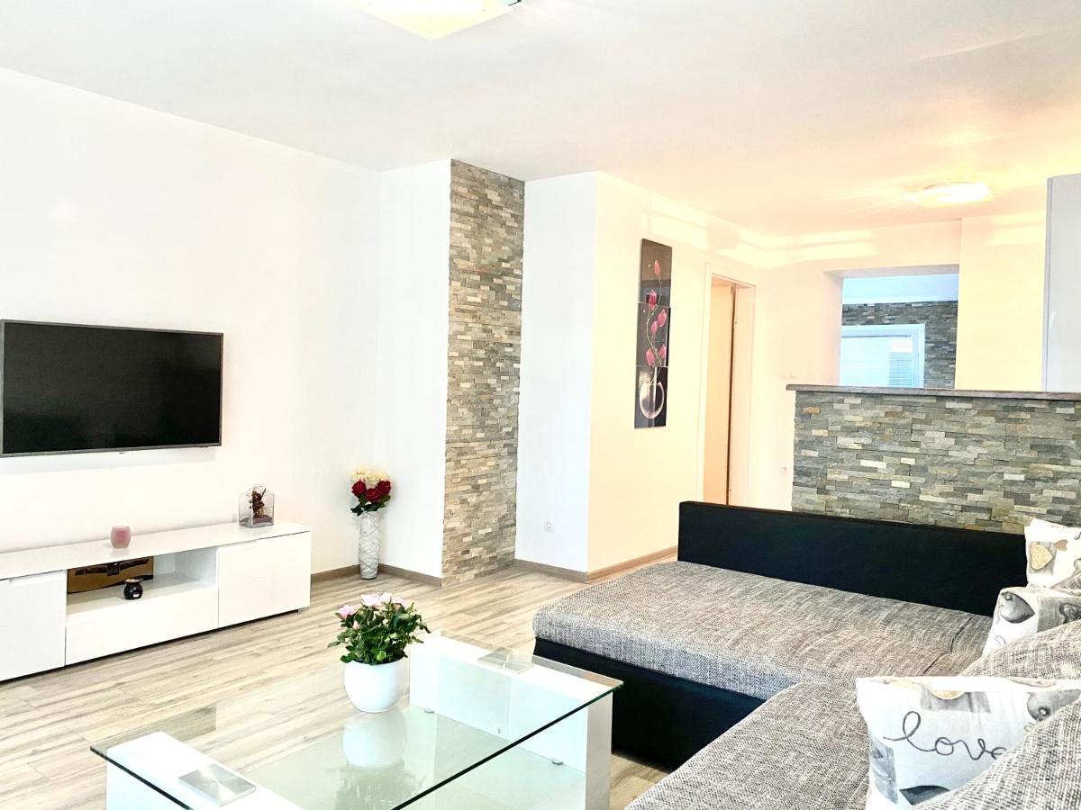 Guesthouse L&K Brinje Dış mekan fotoğraf