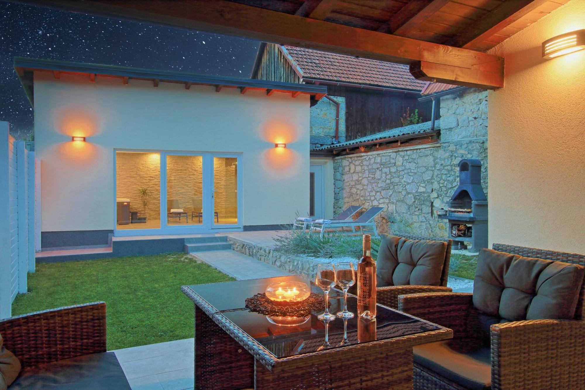 Guesthouse L&K Brinje Dış mekan fotoğraf