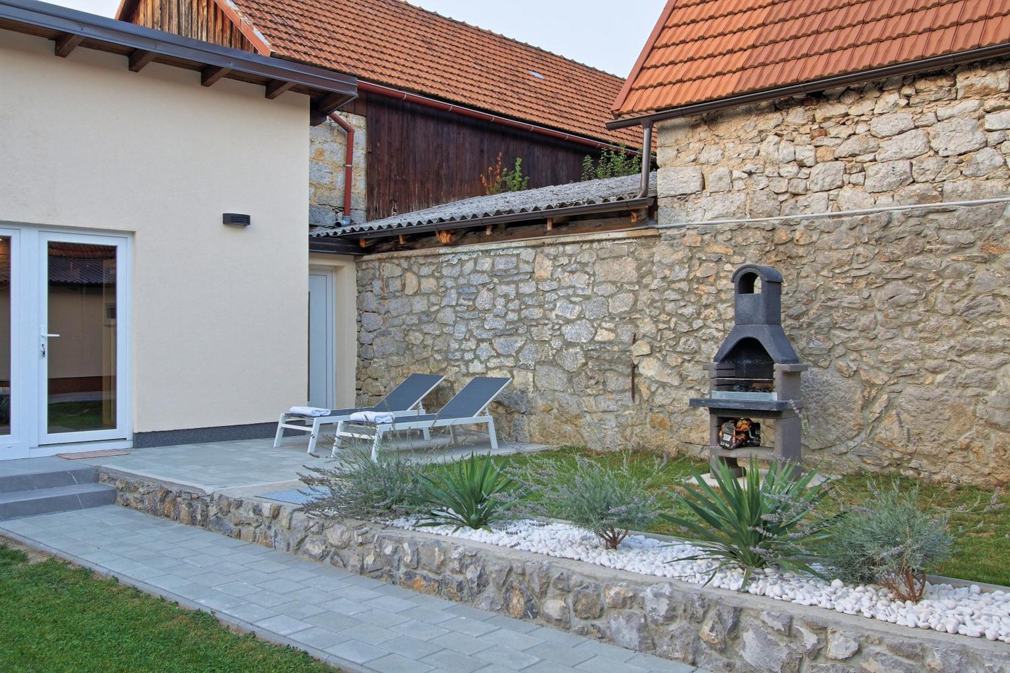 Guesthouse L&K Brinje Dış mekan fotoğraf